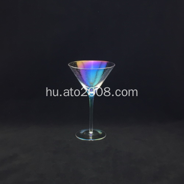 Színes színes martini pohár buborékkal történő bevonása